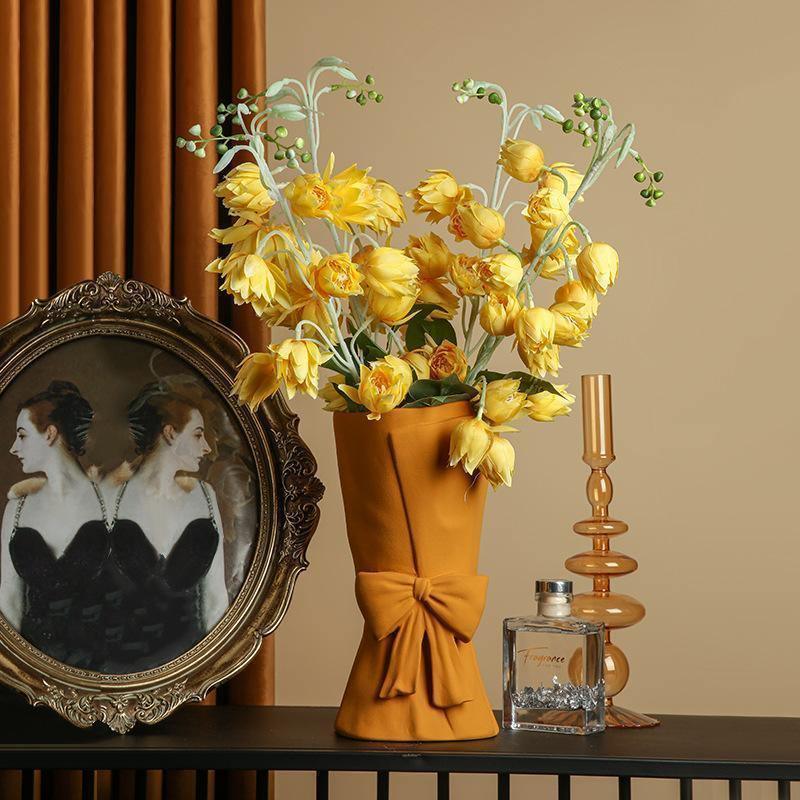 Knot & Bloom - Ceramic Bowknot Vase