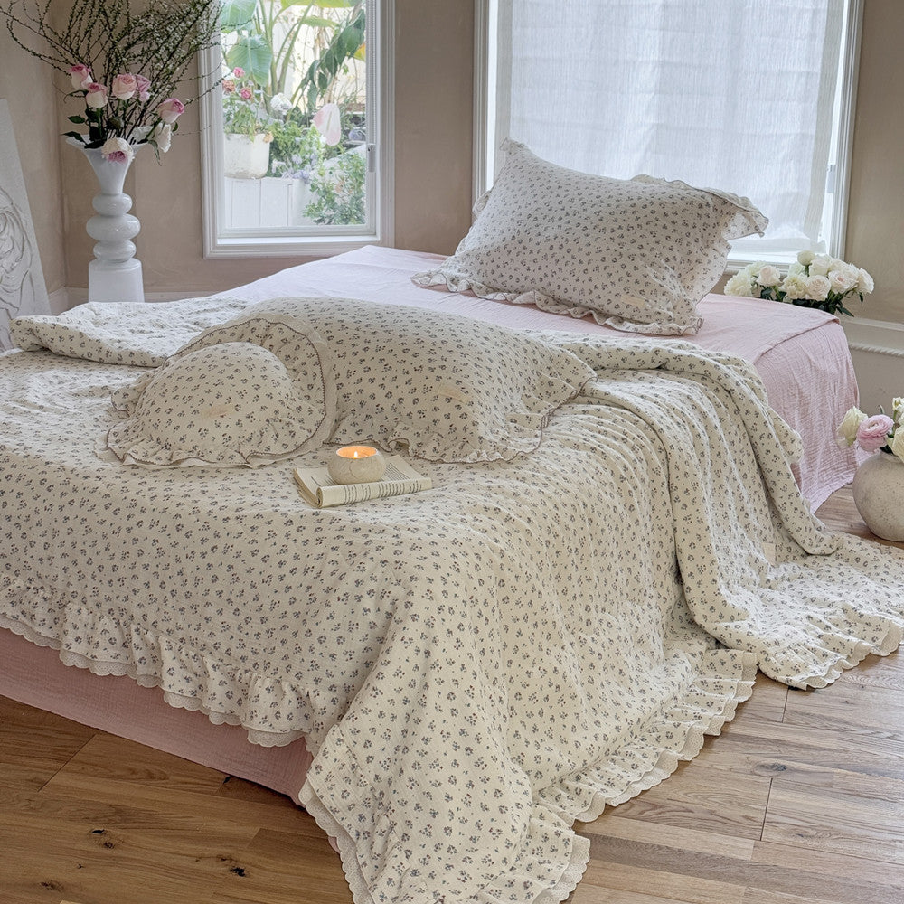 Ditsy Floral Kids Comforter – Ruffled & Lightweight