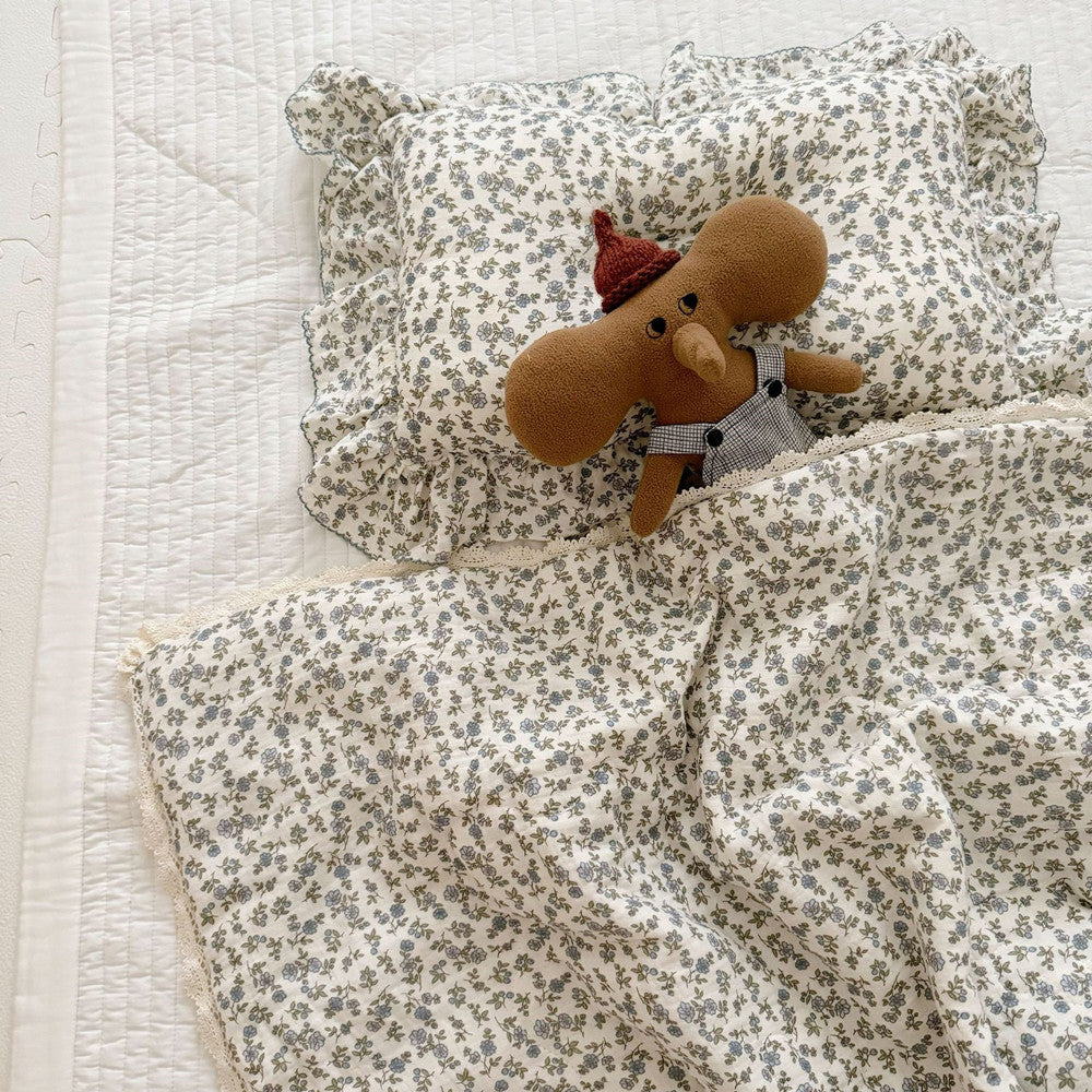 Vintage Ditsy Floral Baby Quilt – Cotton Muslin