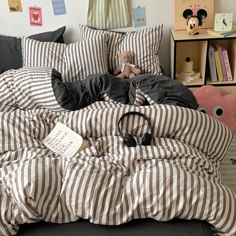 Minimalist Black Stripe Bedding Set