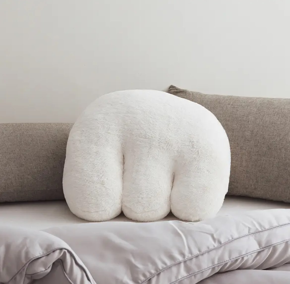 Fluffy Pillow E Shape