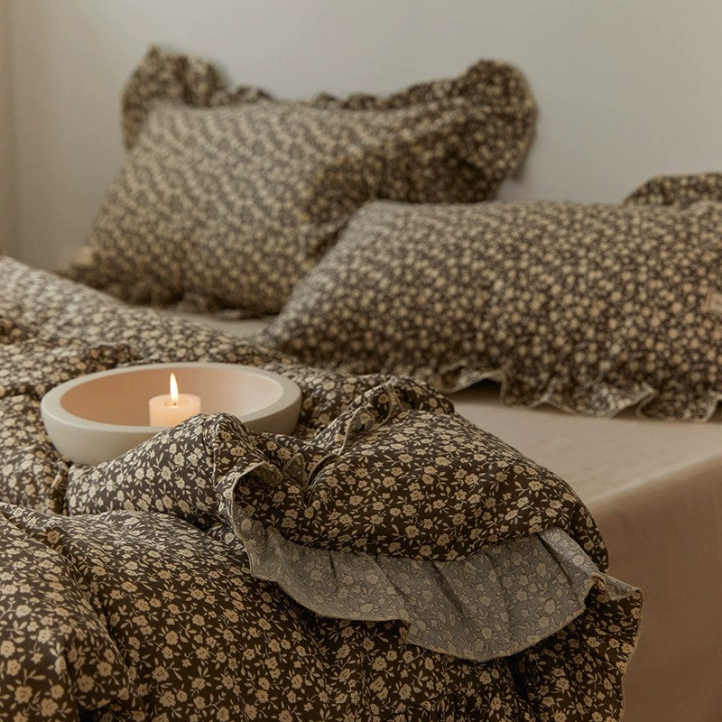 Ditsy Floral Bedding Set – Ruffled Cotton Muslin Brown