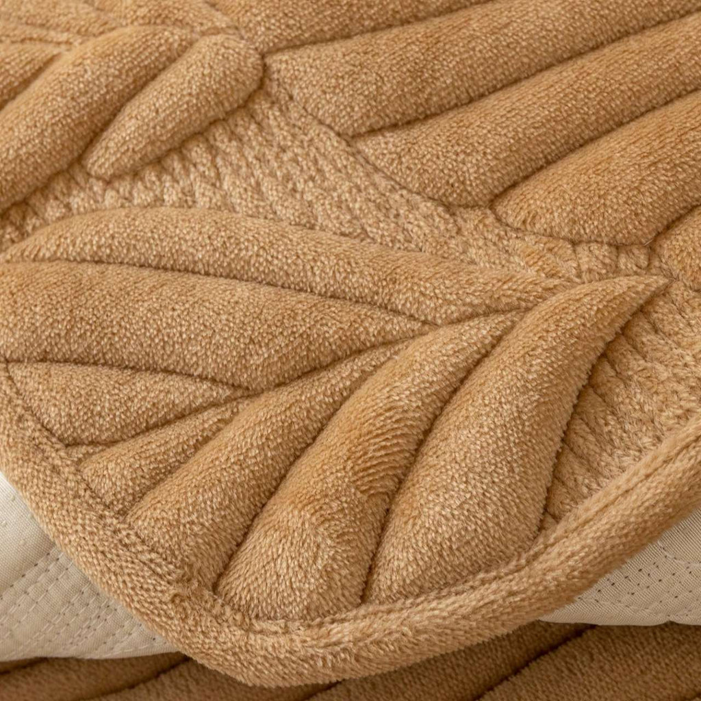Kid & Pet Friendly Couch Cover - Non-Slip & Plush