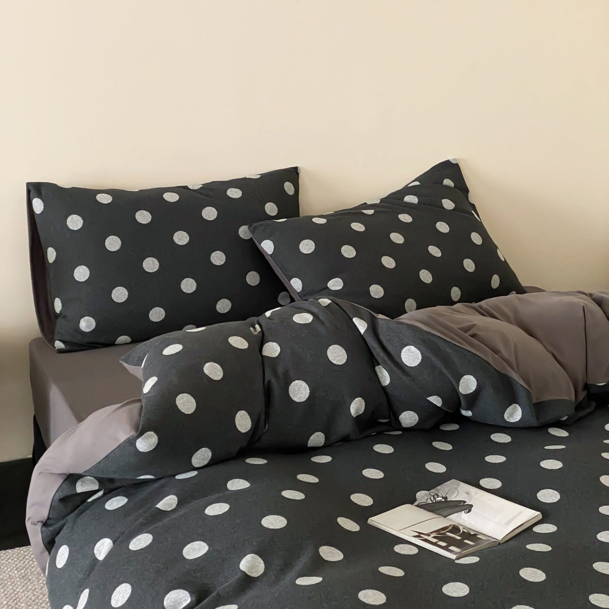 Everyday Dot Cotton Jersey Bedding Set
