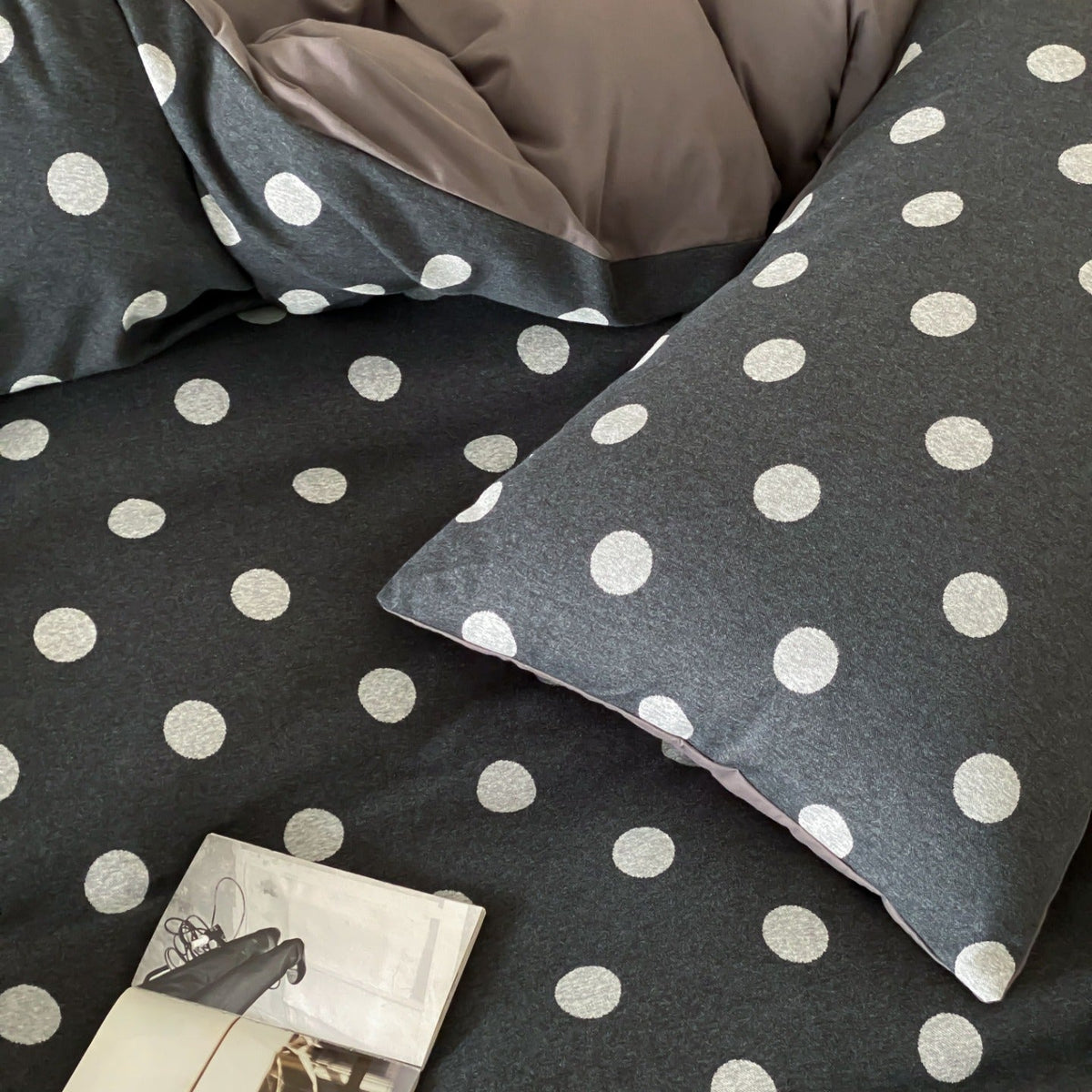 Everyday Dot Cotton Jersey Bedding Set