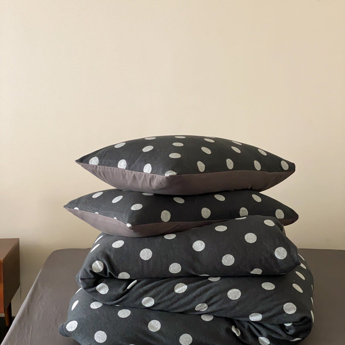 Everyday Dot Cotton Jersey Bedding Set