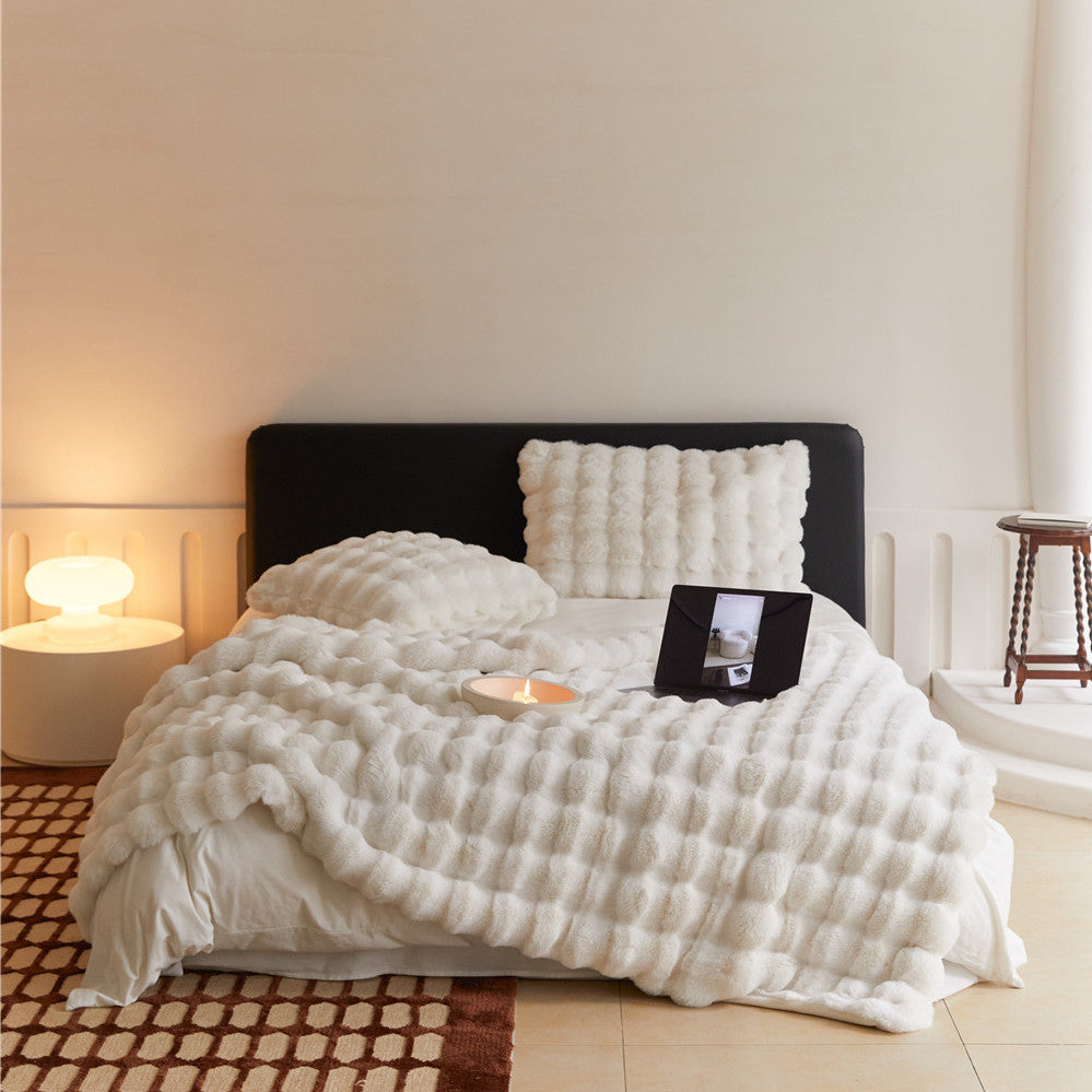 Luxury Faux Rabbit Fur Throw Blanket – Fluffy & Reversible