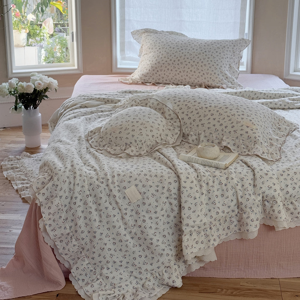 Ditsy Floral Kids Comforter – Ruffled & Lightweight