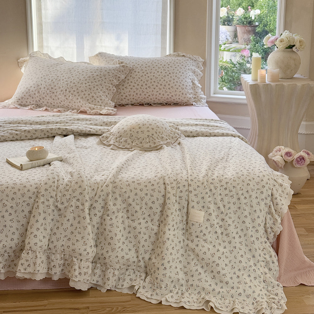 Ditsy Floral Kids Comforter – Ruffled & Lightweight