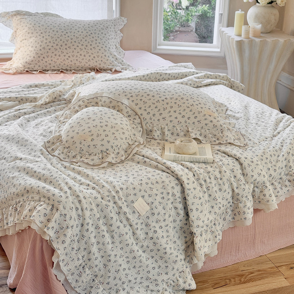Ditsy Floral Kids Comforter – Ruffled & Lightweight