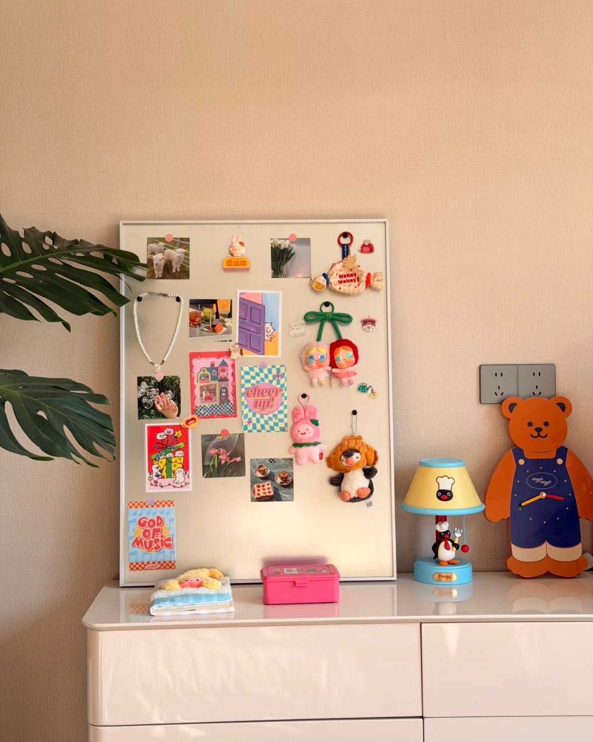Framed Magnetic Memo Board