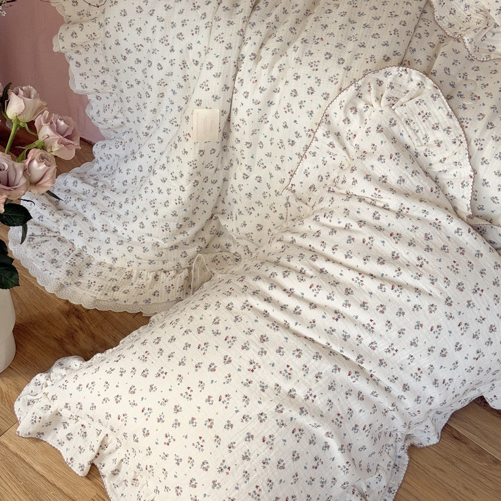 Ditsy Floral Kids Comforter – Ruffled & Lightweight