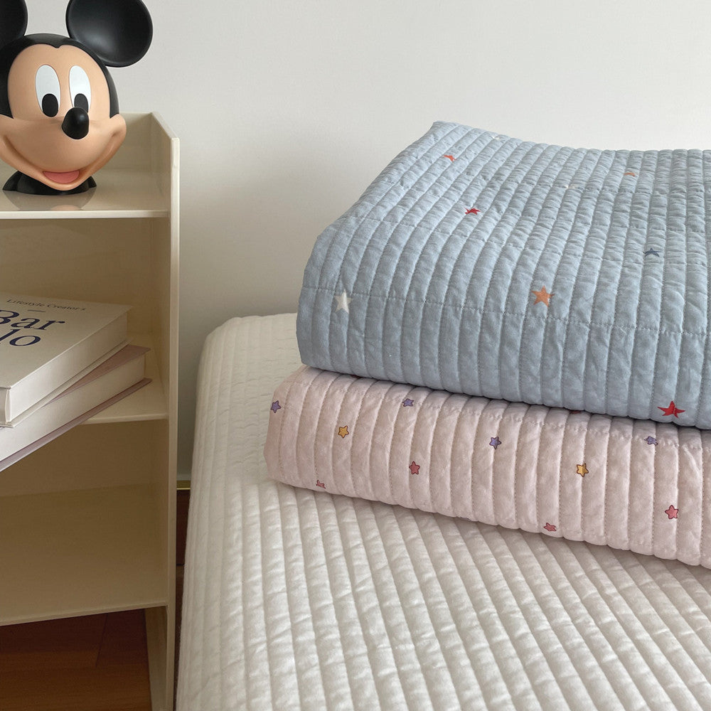 Star Print Cotton Quilt – Lightweight & Breathable Bedding