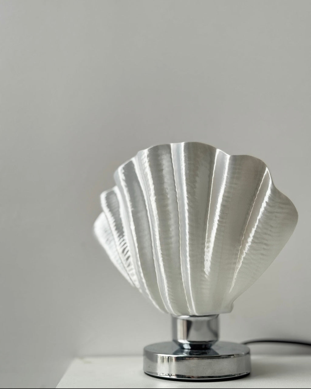White Scallop Relief Table Lamp