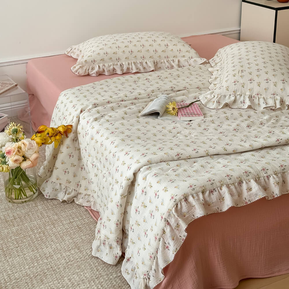 Vintage Floral Muslin Quilt – Ruffle Edge Cotton Bedding