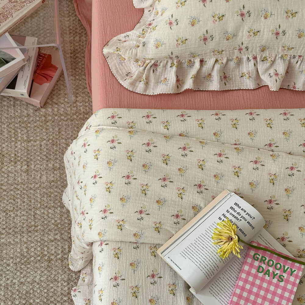 Vintage Floral Muslin Quilt – Ruffle Edge Cotton Bedding