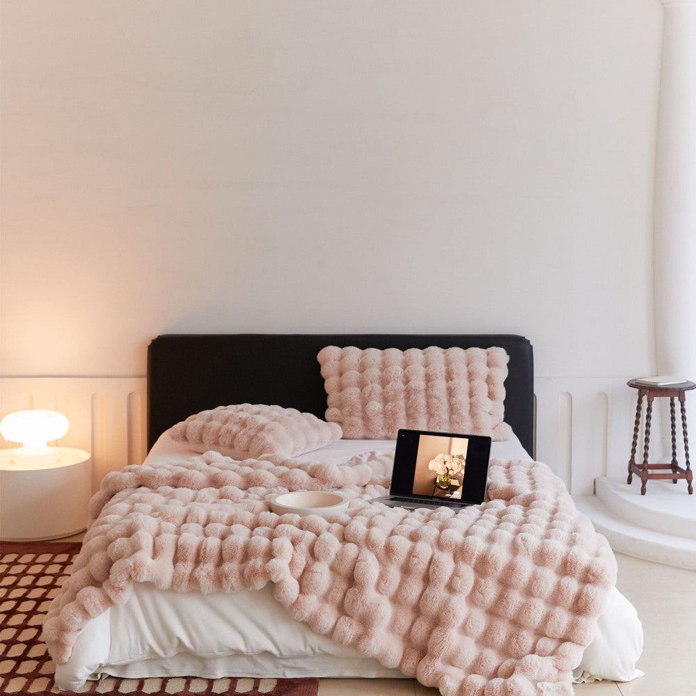 Luxury Faux Rabbit Fur Throw Blanket – Fluffy & Reversible Blush Pink