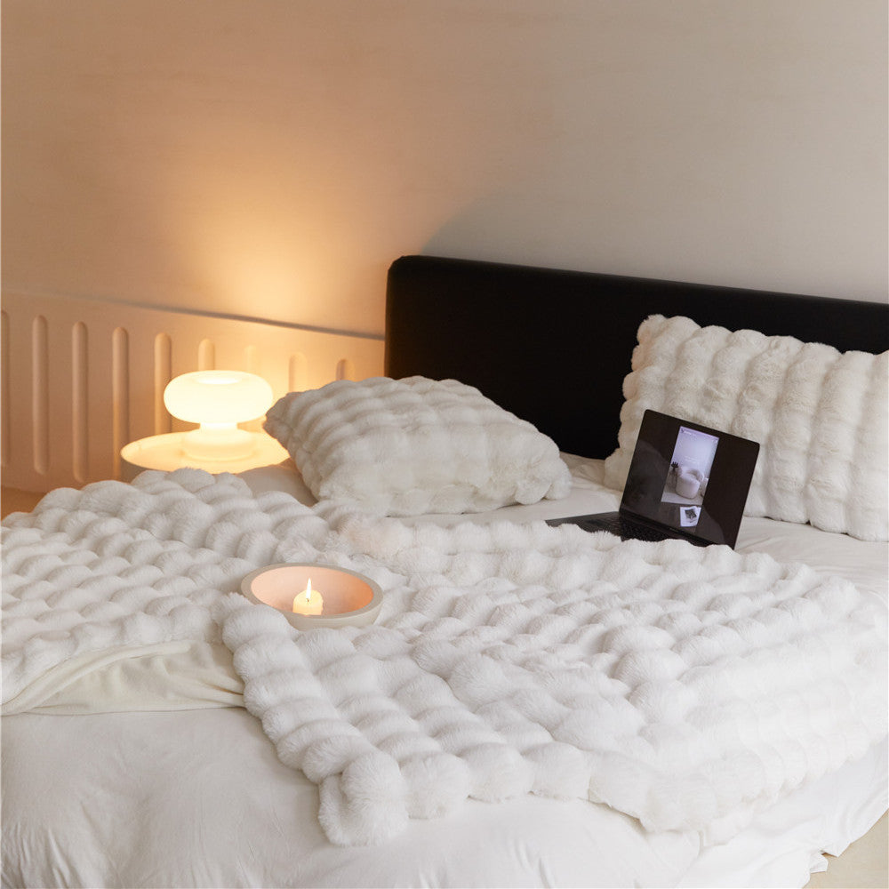 Luxury Faux Rabbit Fur Throw Blanket – Fluffy & Reversible