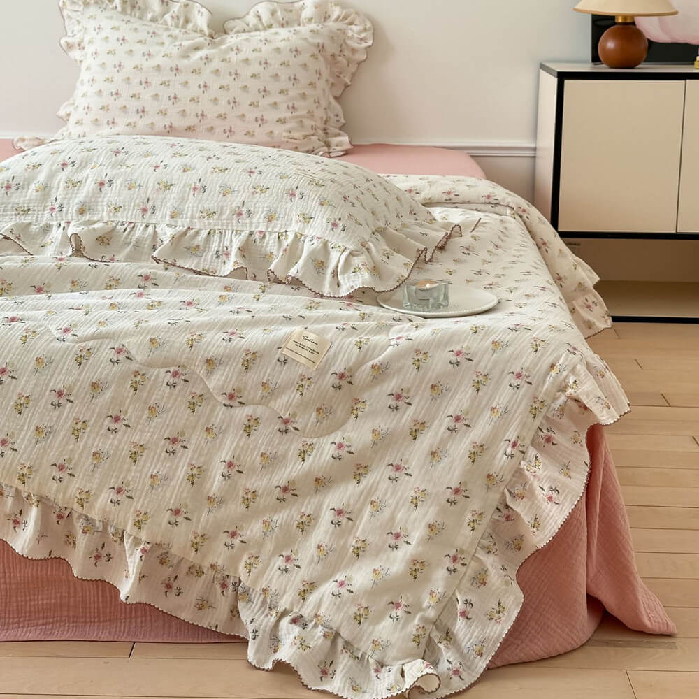 Vintage Floral Muslin Quilt – Ruffle Edge Cotton Bedding