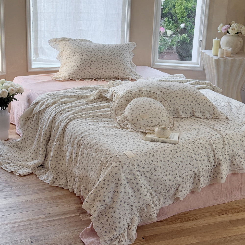 Ditsy Floral Kids Comforter – Ruffled & Lightweight