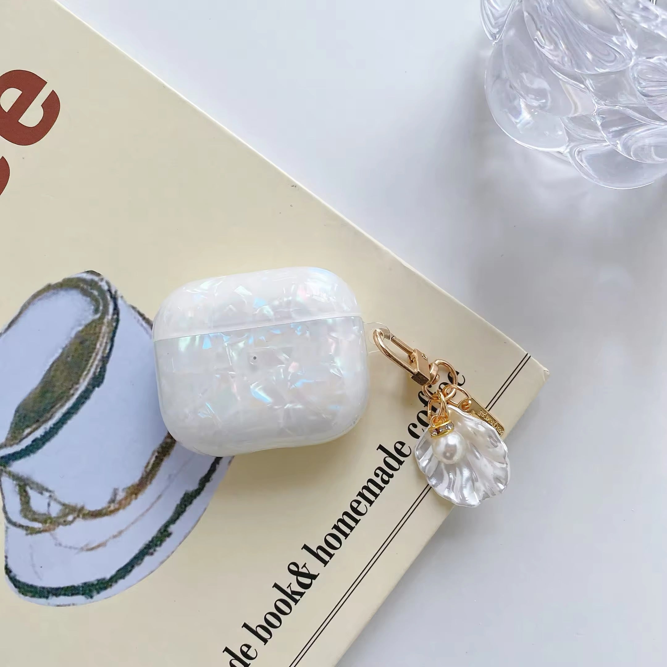 Shell Pastel AirPods Case White Leaf Chain
