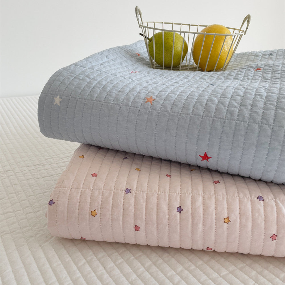 Star Print Cotton Quilt – Lightweight & Breathable Bedding