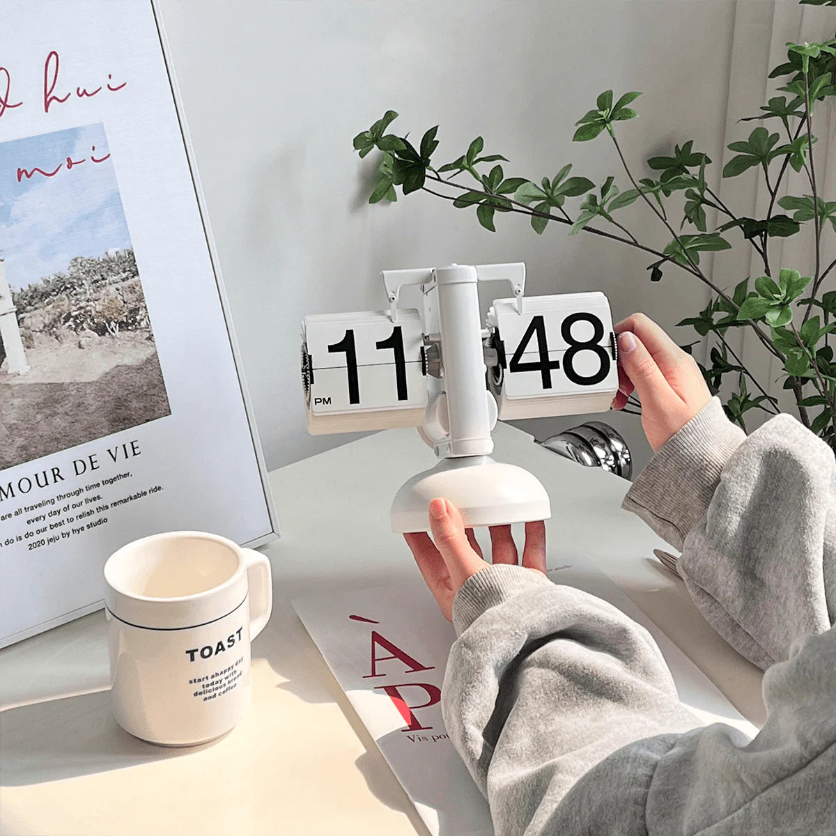 Retro Tabletop Flip Clock Full White
