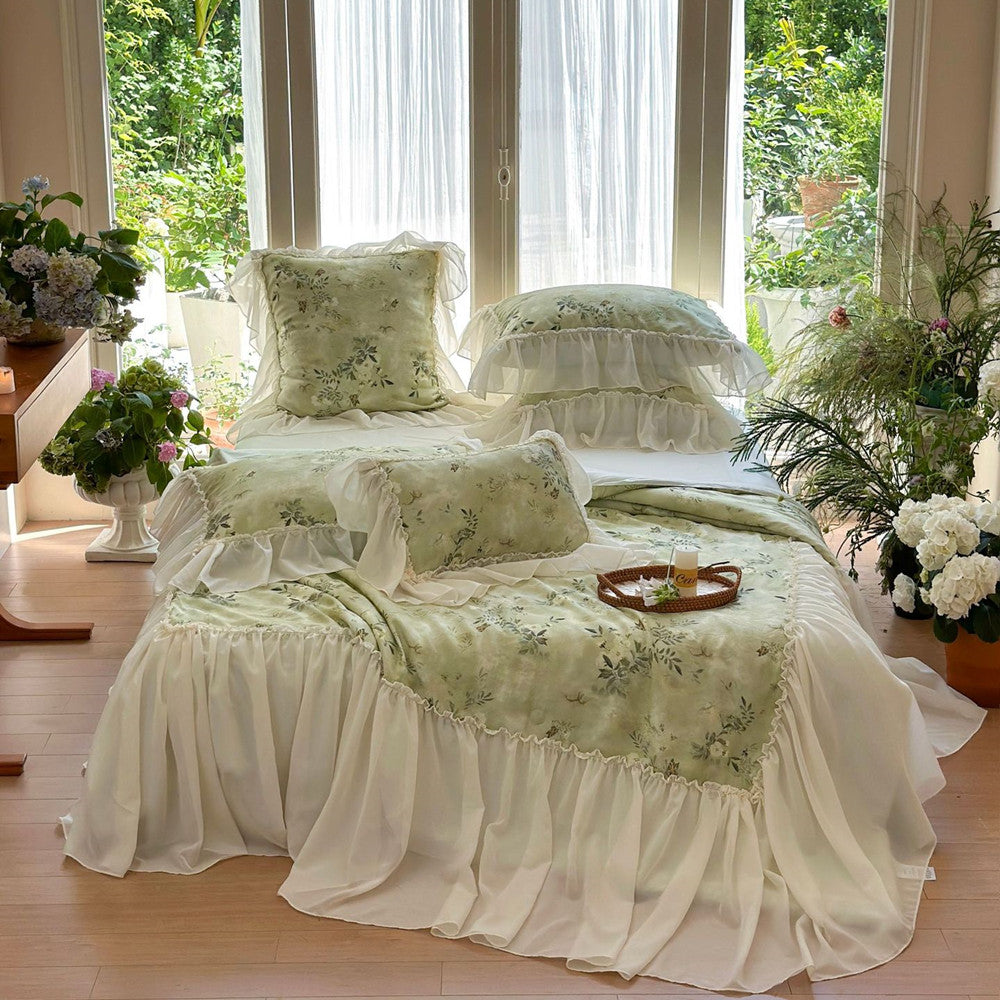 Floral Ruffled Comforter – Soft TENCEL™ Bedding