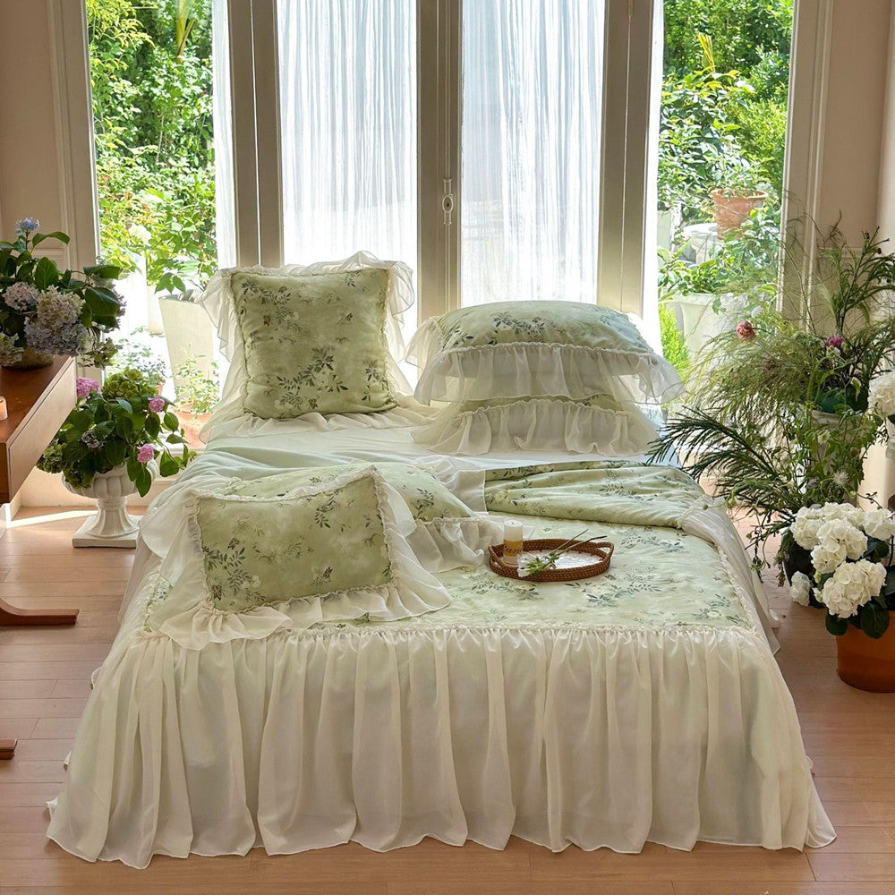 Floral Ruffled Comforter – Soft TENCEL™ Bedding