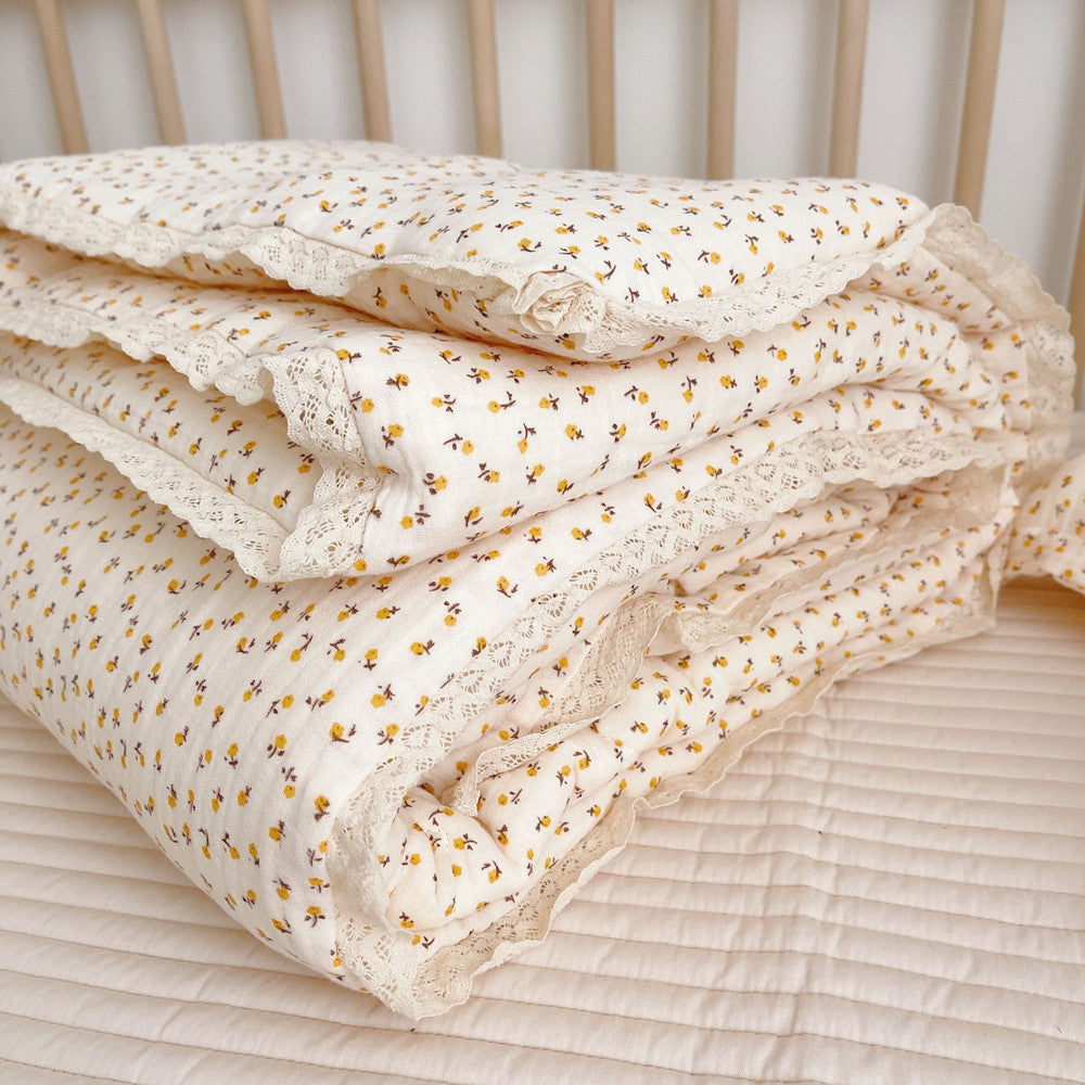 Daisy Baby Quilt – Lace Trim Muslin Comfort