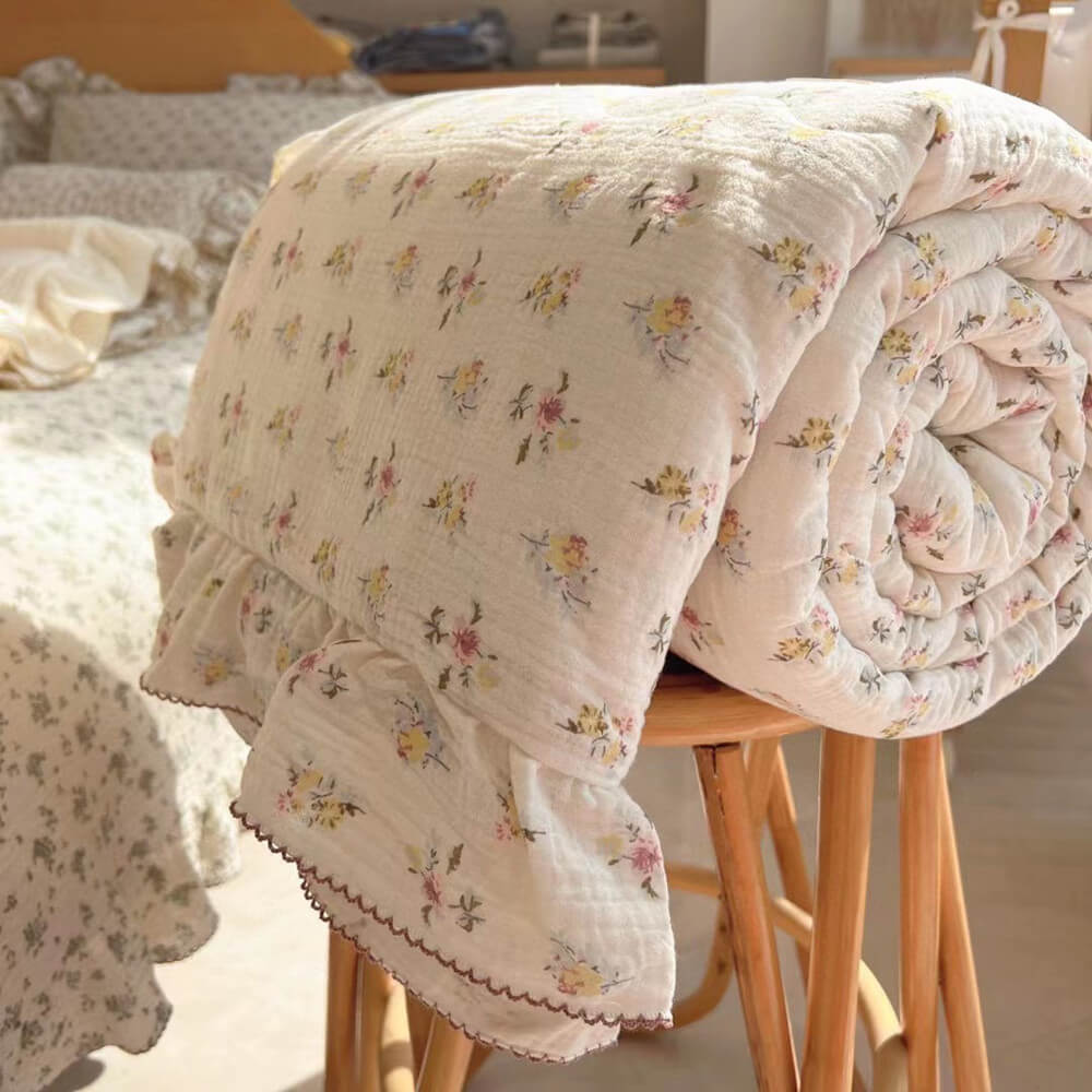 Vintage Floral Muslin Quilt – Ruffle Edge Cotton Bedding