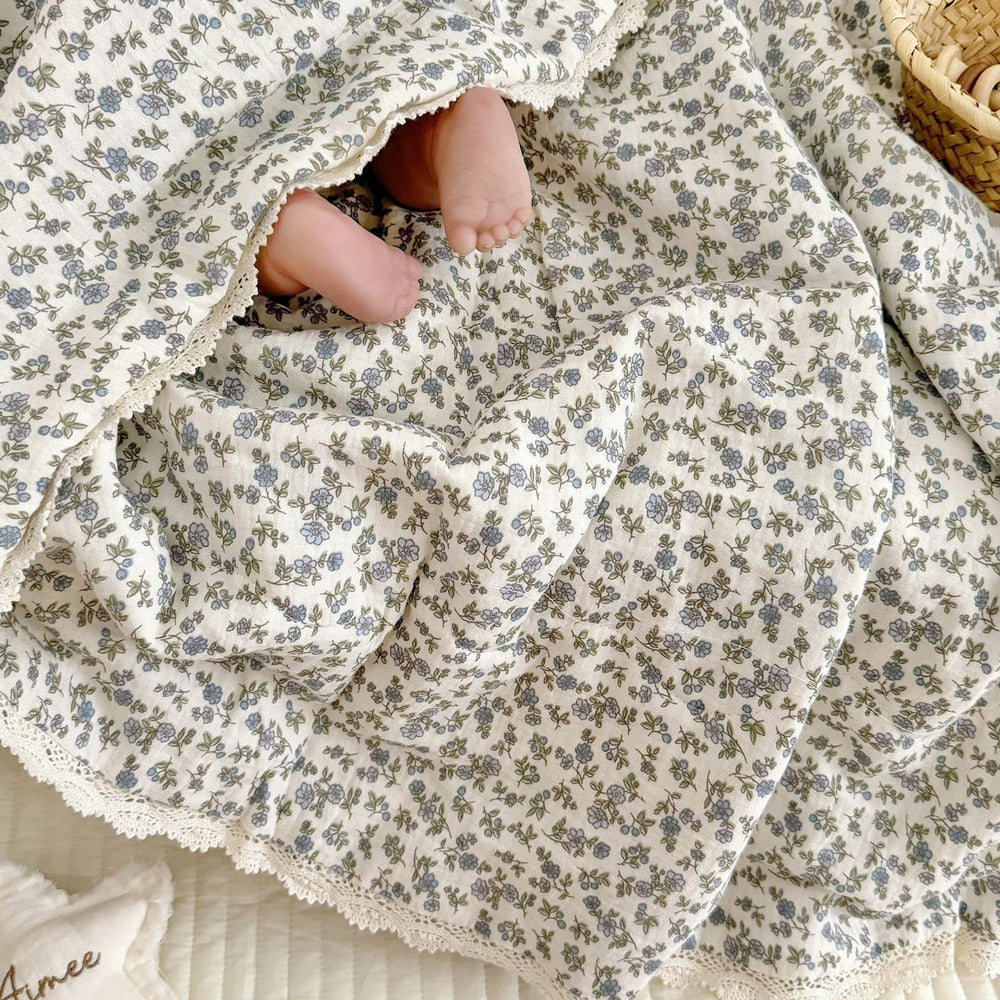 Vintage Ditsy Floral Baby Quilt – Cotton Muslin